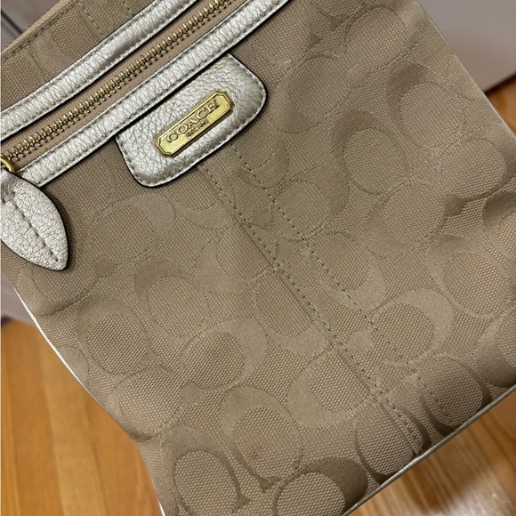 Coach crossbody purse - Picture 3 of 5